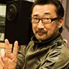 Akio Ôtsuka به عنوان Detective Kogawa Toshimi