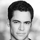 Danny Pino به عنوان Bus Passenger