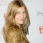 Clémence Poésy به عنوان Isabelle