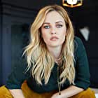 Ambyr Childers به عنوان Candace Stone