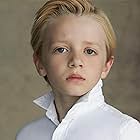 Dexter Sol Ansell به عنوان Young Coriolanus