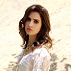 Laura Marano به عنوان Mia