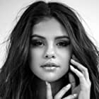 Selena Gomez به عنوان Mary Santiago