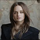 Joey King به عنوان Tessa