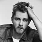 Luke Mitchell به عنوان Roman