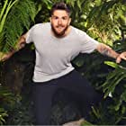 Joel Dommett به عنوان Train Soldier