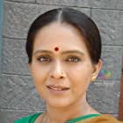 Aishwarya Narkar به عنوان Madhukar's Mother