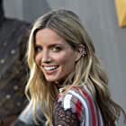 Annabelle Wallis به عنوان Rebecca Crosby