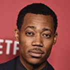 Tyler James Williams به عنوان Edgar Standish