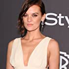 Frankie Shaw به عنوان Paula Cole