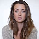 Emily Baldoni به عنوان Em