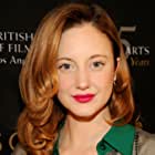 Andrea Riseborough به عنوان Victoria