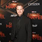 Robert Kazinsky به عنوان Perini