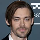 Tom Payne به عنوان Malcolm Bright