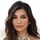 Gemma Chan به عنوان Maya