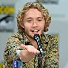 Toby Regbo به عنوان Francis de Valois