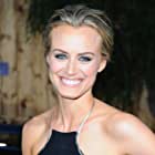 Taylor Schilling به عنوان Beth