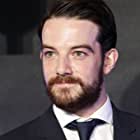 Kevin Guthrie به عنوان Abernathy