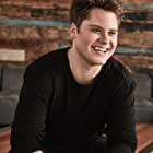 Matt Shively به عنوان Alex