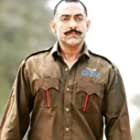Manav Vij به عنوان Inspector Manohar Jawanda