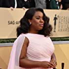 Uzo Aduba به عنوان Alisha Hawthorne