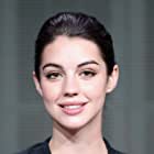 Adelaide Kane به عنوان Fiona Ardene