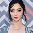 Emma Dumont به عنوان Lorna Dane