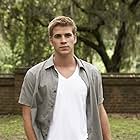 Liam Hemsworth به عنوان Kinney