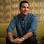 Rob Delaney به عنوان Andrew Sullivan