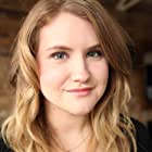 Jillian Bell به عنوان Dr. Taylor Wood