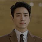 Lee Joon-hyuk به عنوان Bag Mu-sin Jung-wi