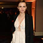 Faye Marsay به عنوان Steph Chambers