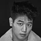 Ki Hong Lee به عنوان Kim Yong Song