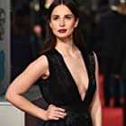 Heida Reed به عنوان Elizabeth Warleggan