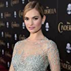 Lily James به عنوان Mrs. de Winter