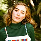 Haley Lu Richardson به عنوان Veronica Clarke