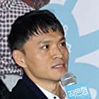 Jin Yong-wook به عنوان Construction Worker 1