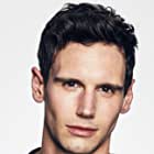 Cory Michael Smith به عنوان ThomChristie