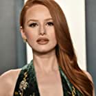 Madelaine Petsch به عنوان Sarah