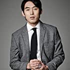 Park Hyoung-soo به عنوان Park Sung-Tae