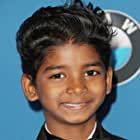 Sunny Pawar به عنوان Young Saroo