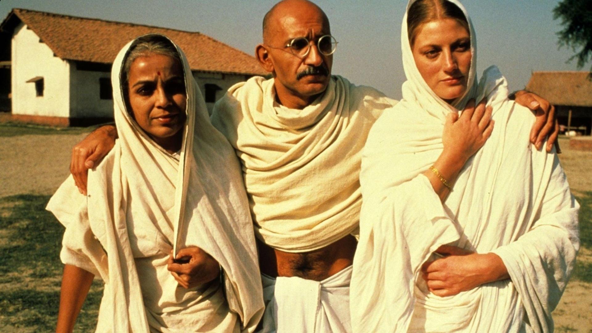 فیلم  Gandhi 1982 با زیرنویس چسبیده